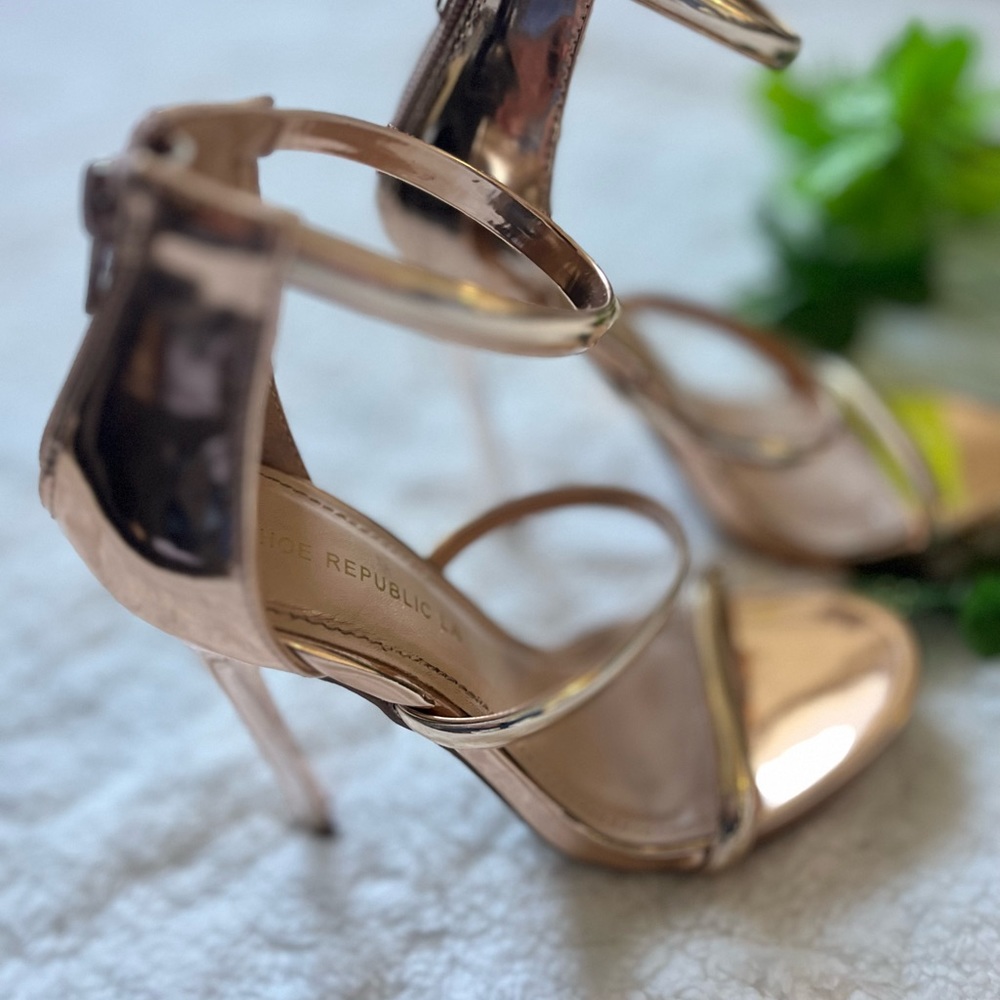 Shoe Republic La women Size 6 Rose Gold High Heel Sandal With Back Zip - Picture 3 of 7